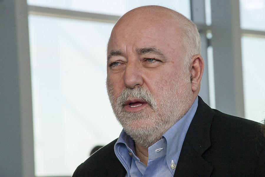 Viktor Vekselberg plans to build sailplane to fly around the globe