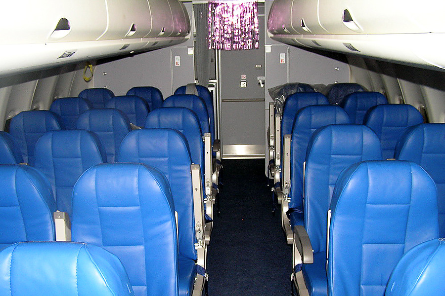 Sukhoi superjet 100-95 внутри. Салон самолета суперджет 100. Салот сухой суперджет 100. Суперджет 100 салон. Ssj-100 самолет салон.